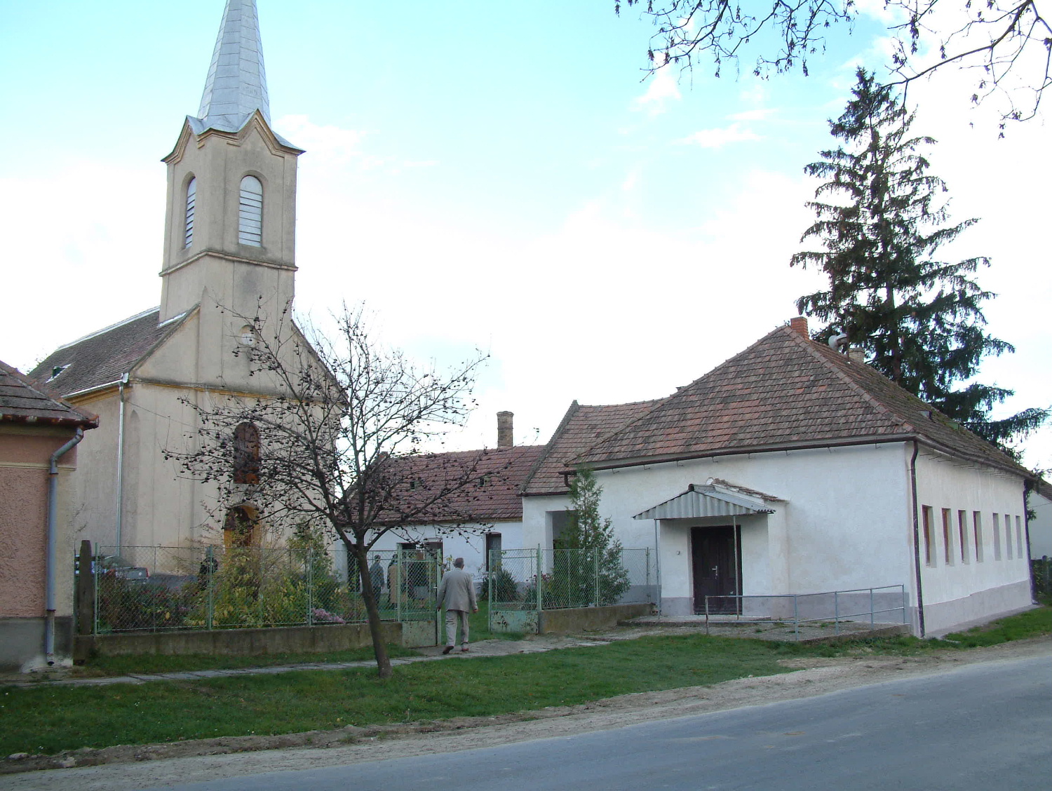 Templom és parókia