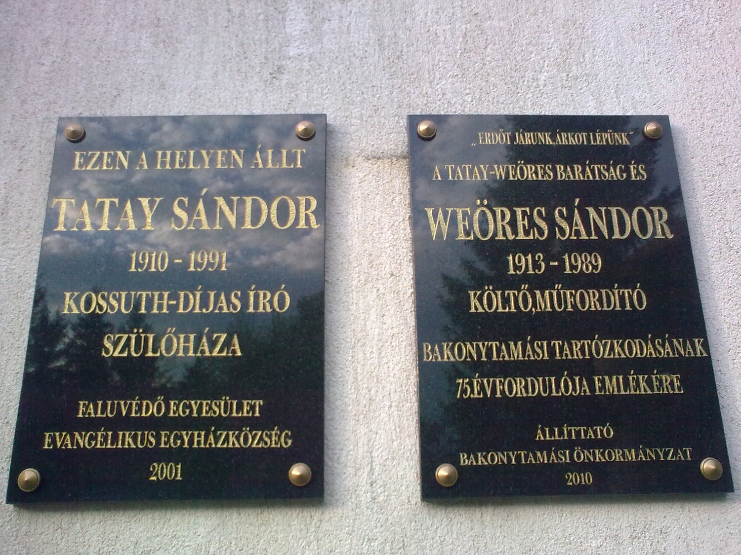 Bakonytamási, emléktáblák
