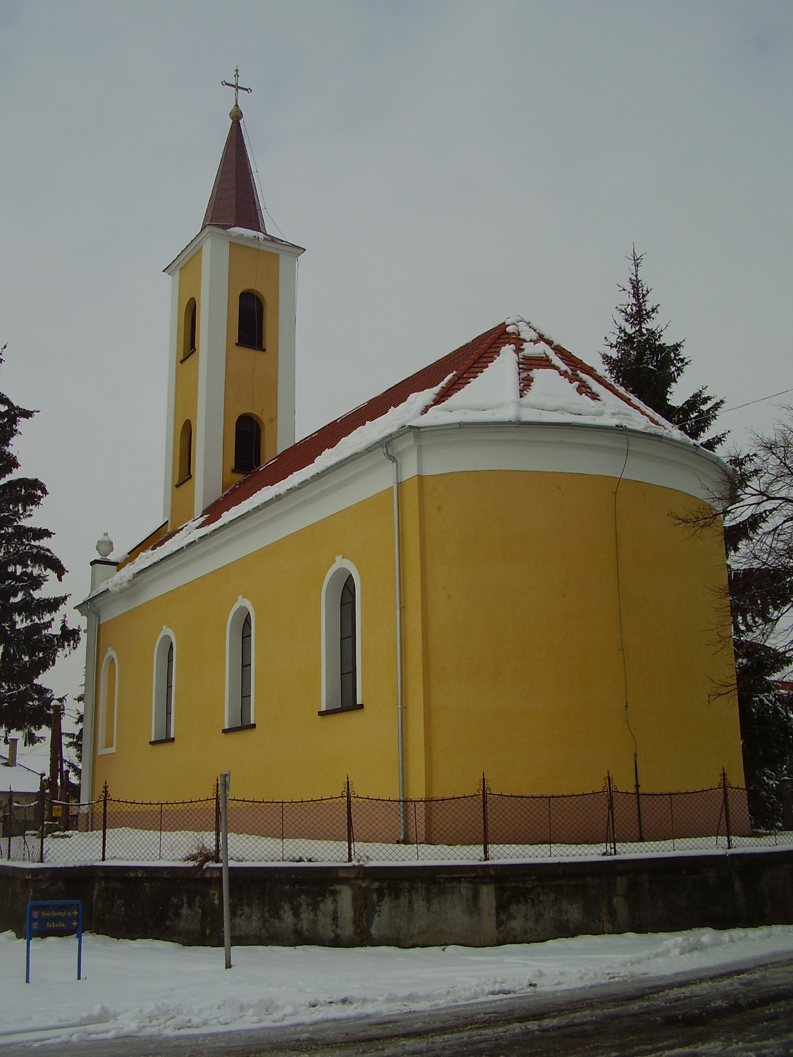 Bakonytamási, templom télen