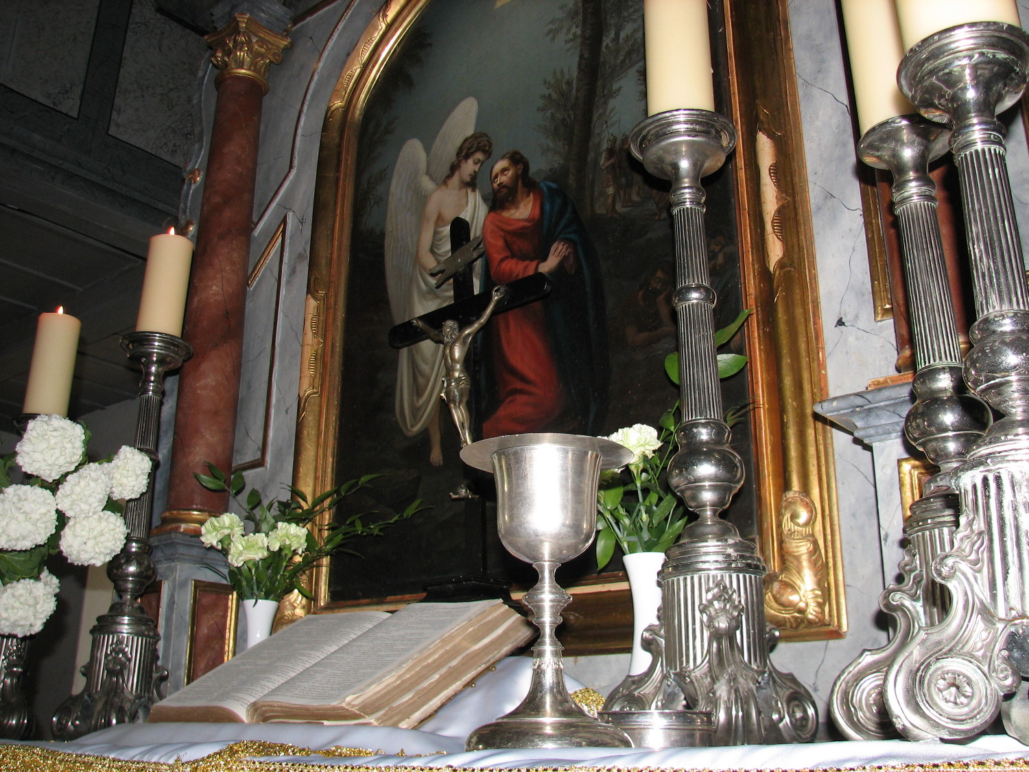 Bük, oltárkép, Biblia, kehely