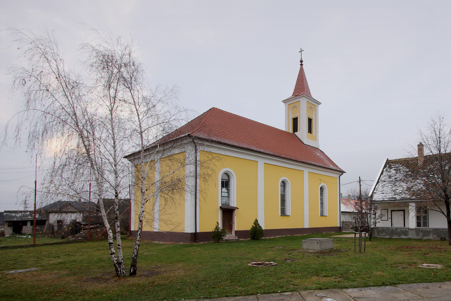 Csákvár, templom