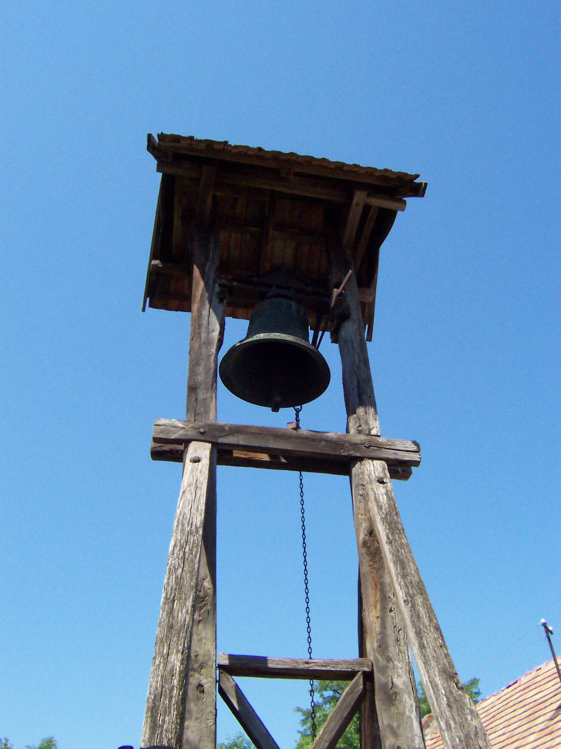 Csögle, harangláb