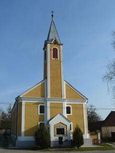 Kajárpéc, templom