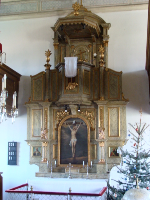 Kissomlyói, oltár