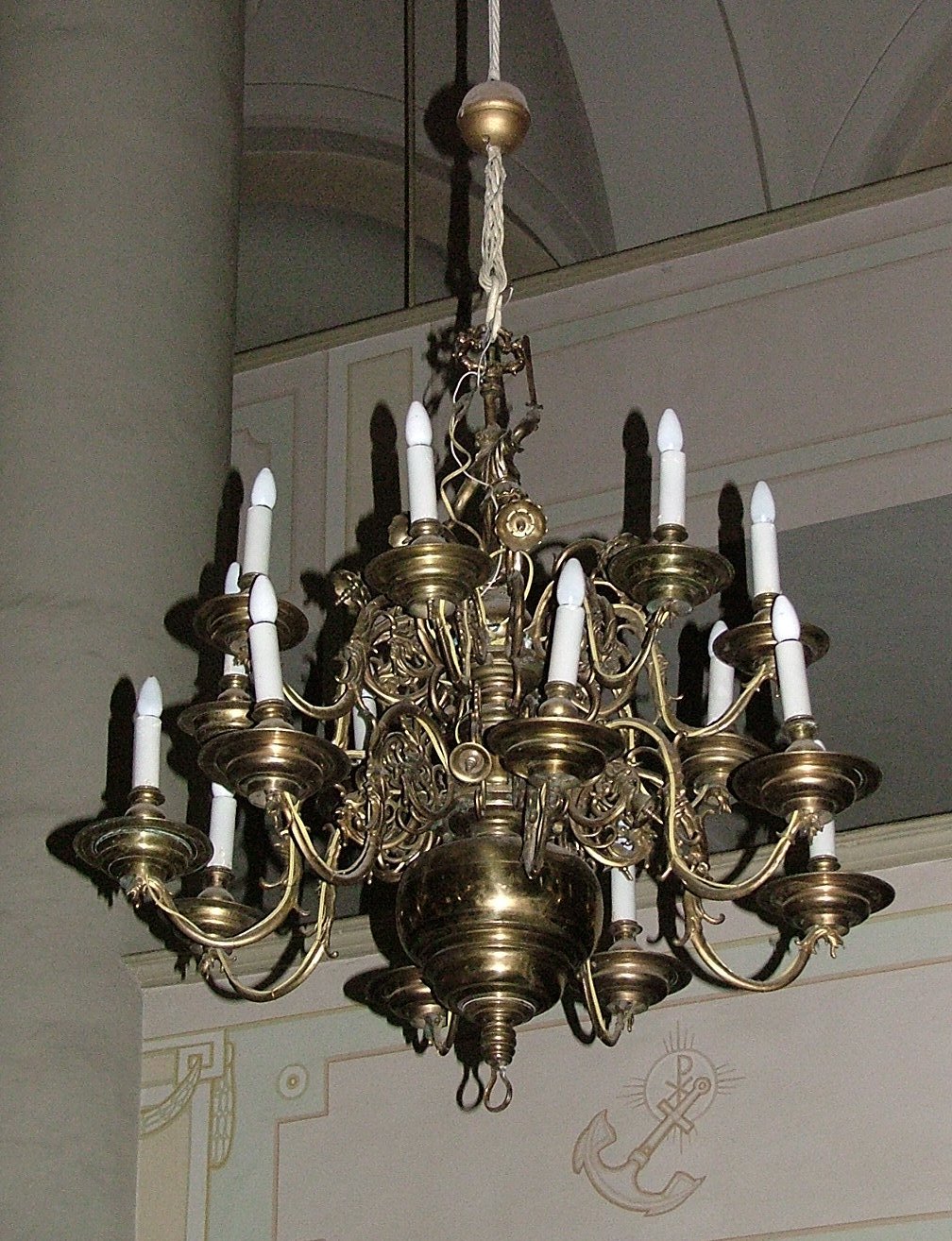 Sopron, Gálffy Ádám adományozta bronz csillár