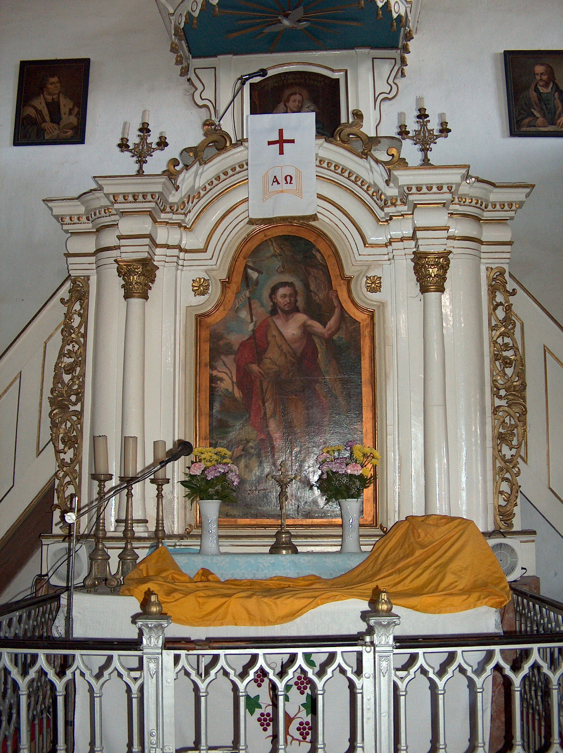 Uraiújfalu, oltár