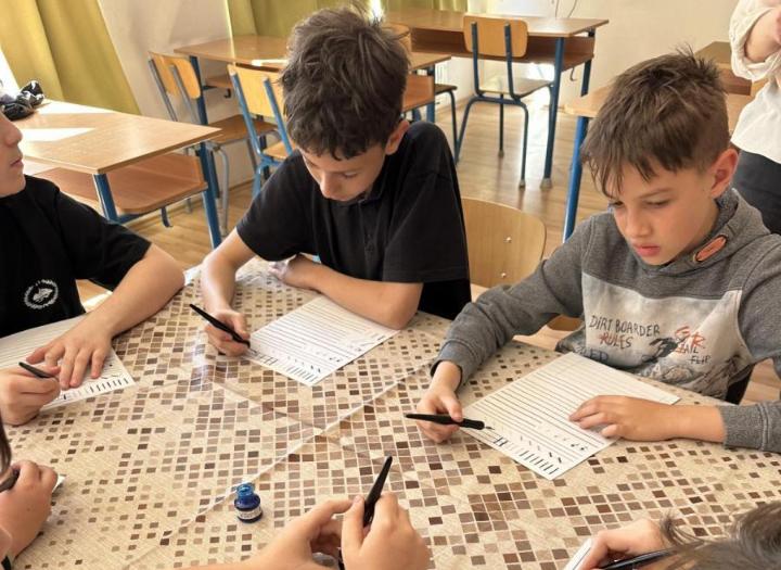 K�z�pkori bet�k nyom�ban