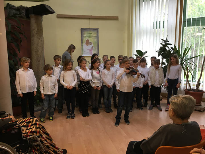 Anyák napi műsor a diakóniai intézményekben Anyák napi műsor a diakóniai intézményekben