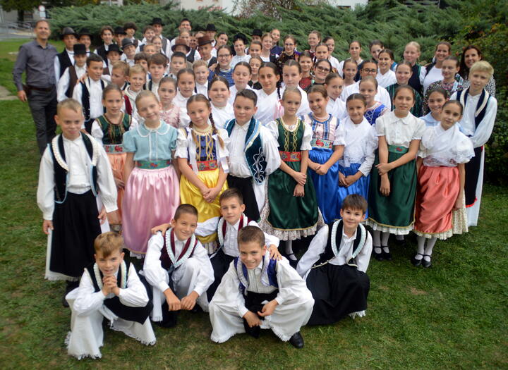 gyesen s „aranyosan” tncoltak!